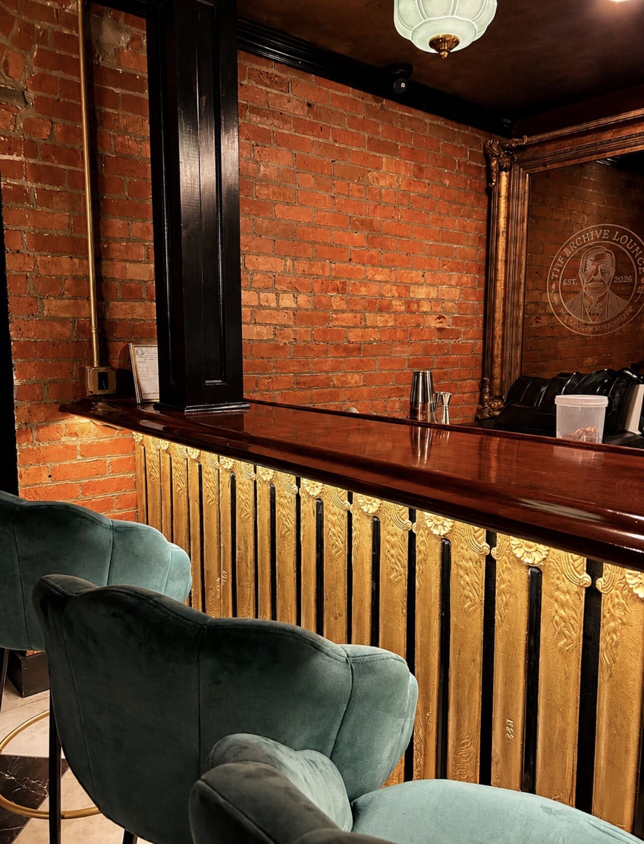 Radiator bar front detail